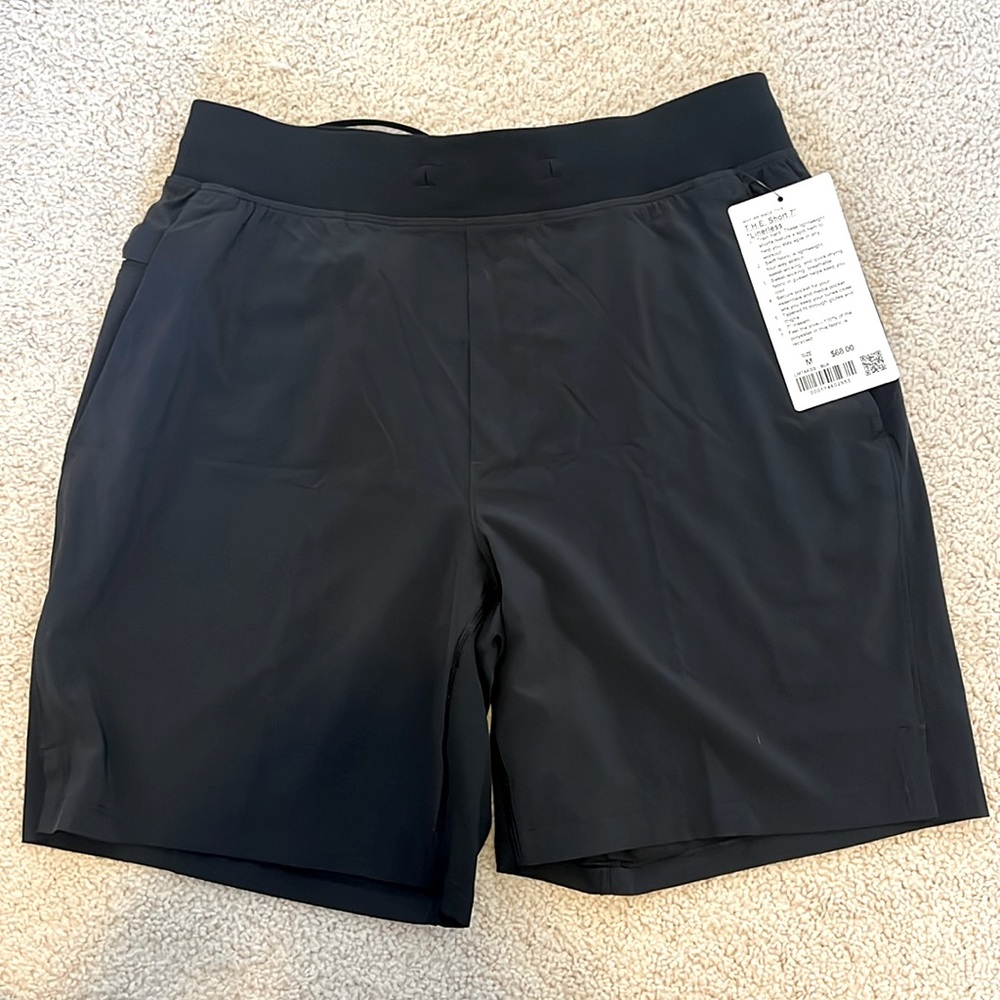 Lululemon men’s black Medium shorts